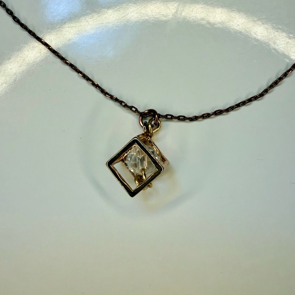 🧚🏻‍♀️ Gold Tone Geometric Crystal Pendant Necklace Minimalist Cube Charm